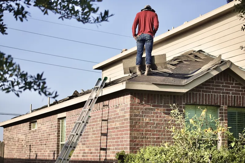 Professional roofer working on a residential roof in Central-Alameda